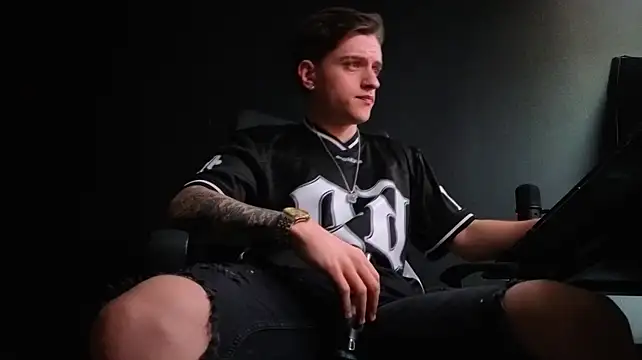 Онлайн чат XXX FelixStarkk