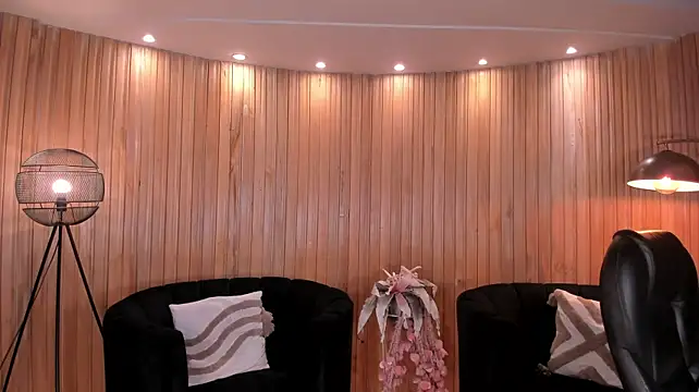 XXX chat uživo modela KayraLanne