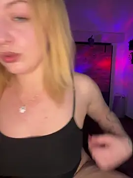 CherryyCheeksのライブXXXチャット