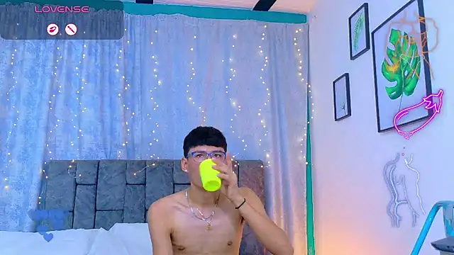 Chat +18 de NicolasTorrez ao vivo