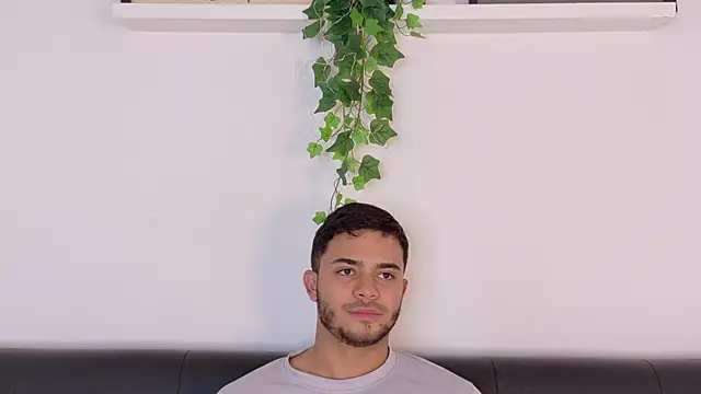 TylerWest_ Chat XXX in diretta