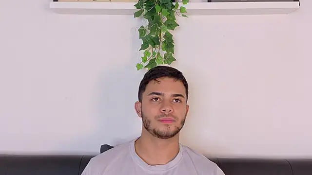 TylerWest_ Adlı Modelin Canlı XXX Sohbeti
