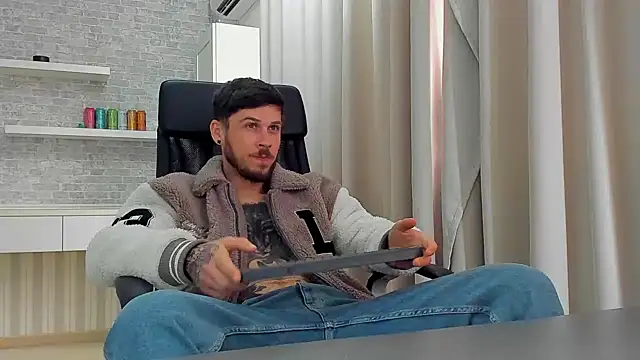 JonahShaw Chat XXX in diretta
