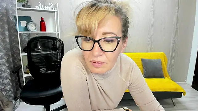Cassandra_Hotty Chat XXX live