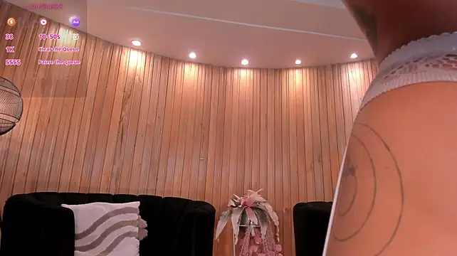 Chat +18 de KayraLanne ao vivo