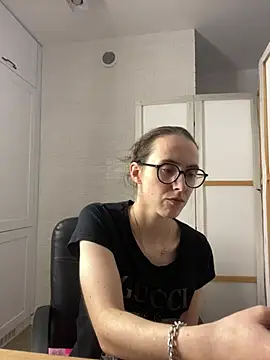 Chatroom XXX en direct de MartiniiSelenna