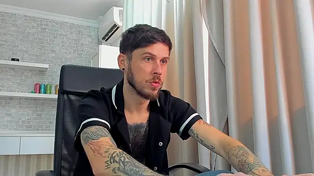 JonahShaw Chat XXX in diretta