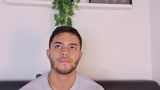 Chatroom XXX en direct de TylerWest_