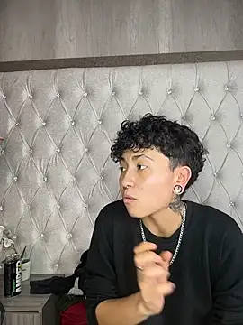 ian_mathias_'s Live XXX Chat