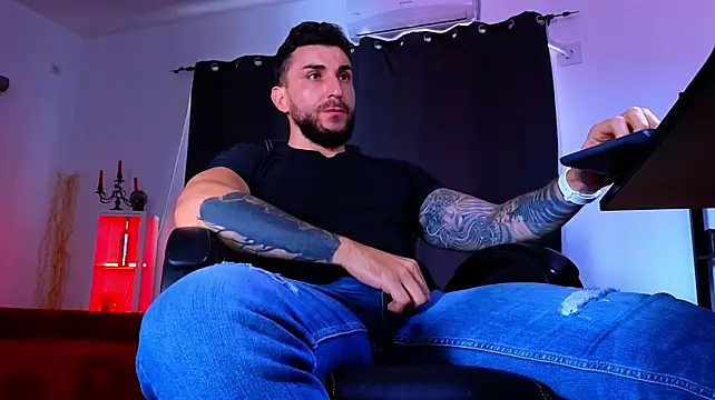 MightyAaron66 Live XXX-chat