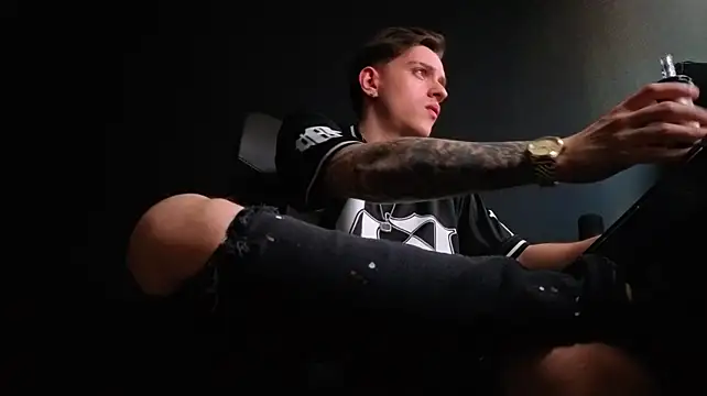 FelixStarkk Adlı Modelin Canlı XXX Sohbeti