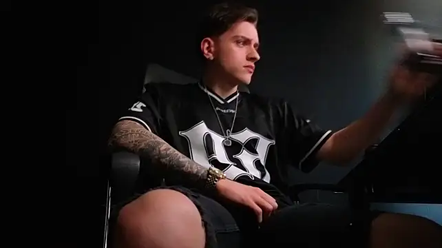 Czat XXX na żywo – FelixStarkk