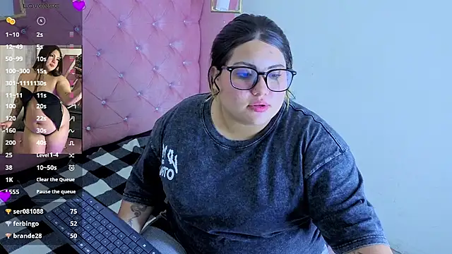 XXX chat uživo modela Dreamboo__