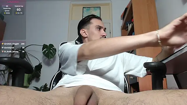 YourHiddenBoy Live XXX Chat