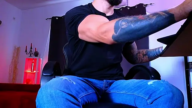 MightyAaron66 XXX чат на живо
