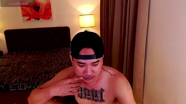 ExtraLarge_Ron 即時 XXX 聊天