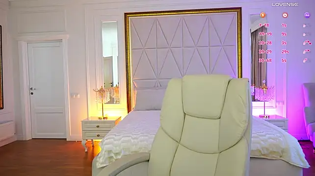 GingerGaze live XXX chat