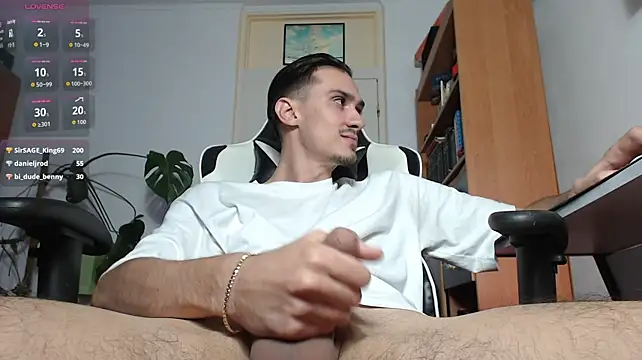 Czat XXX na żywo – YourHiddenBoy