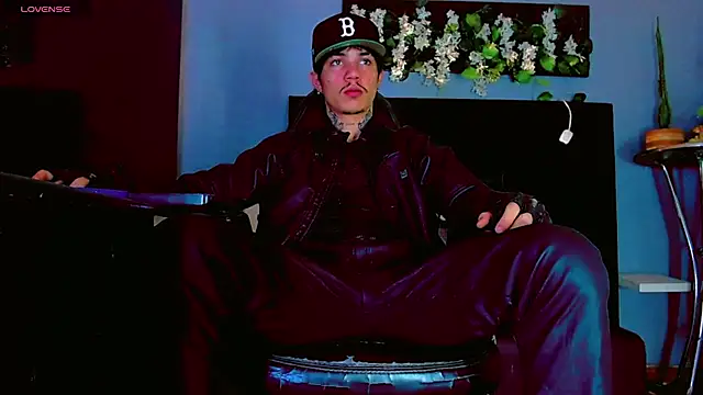 HannibalLester Live XXX-Chat