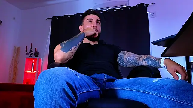 צ'אט XXX בשידור חי של MightyAaron66