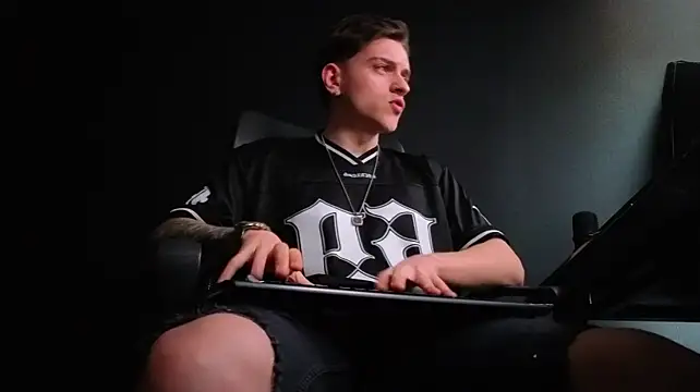 FelixStarkk's Live XXX Chat
