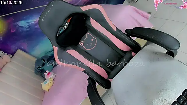 Chat +18 de Nella_Dolls ao vivo