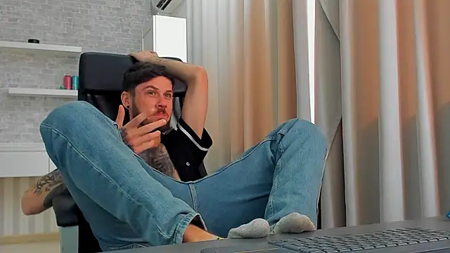 Chat XXX en directo de JonahShaw