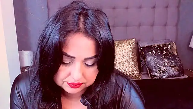 SelenaNoctis Chat XXX in diretta