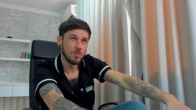JonahShaw Adlı Modelin Canlı XXX Sohbeti