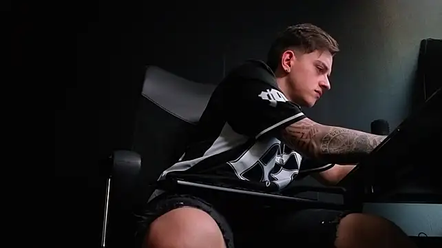 Živý XXX chat FelixStarkk