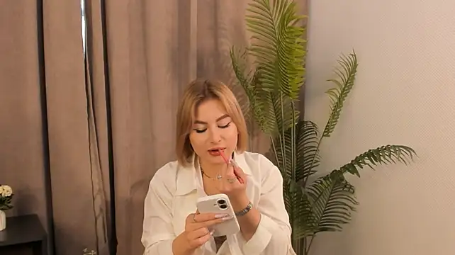CarmelitaRamella's Live XXX Chat