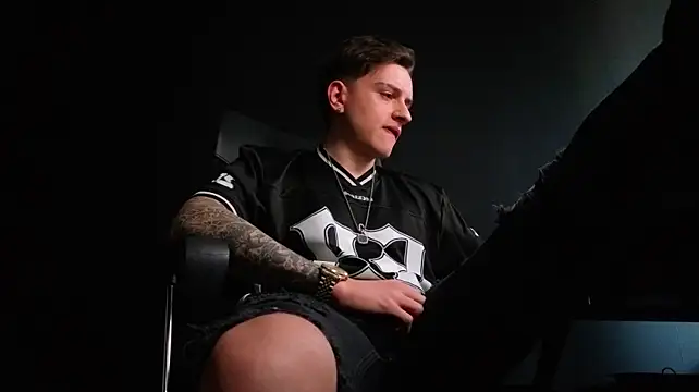 צ'אט XXX בשידור חי של FelixStarkk