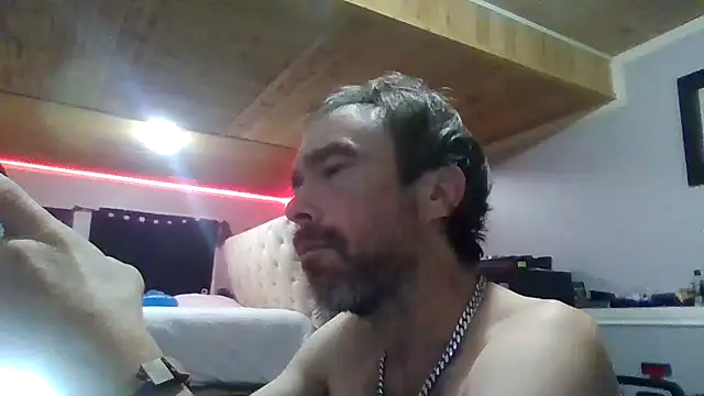 Mr-A-YourSlut: διαδικτυακό σόου στην κά μερα