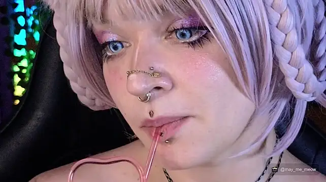Mee-Meow Adlı Modelin Canlı XXX Sohbeti