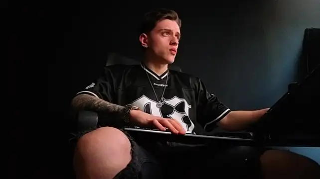 FelixStarkk Live XXX Chat