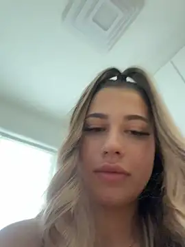 YourfavblondeのライブXXXチャット