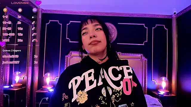 EmaLittle's Live XXX Chat
