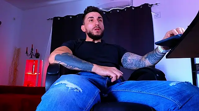 MightyAaron66 Live XXX-Chat