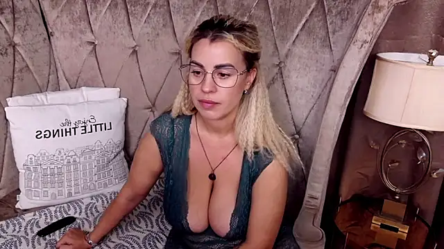 BustyGizelle's Live XXX Chat