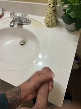 tattooesboyyy webcam show