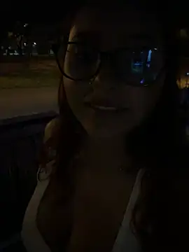 Cherry_rousse Adlı Modelin Canlı XXX Sohbeti