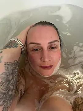 XXX chat uživo modela Blondeskler77