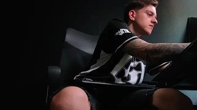 FelixStarkk Live XXX Chat