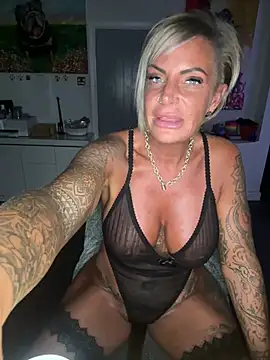 Big-Tits696969's Live XXX Chat