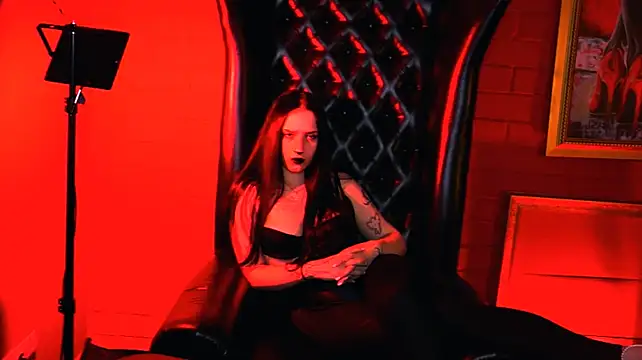 MonicaLowes' Live XXX Chat