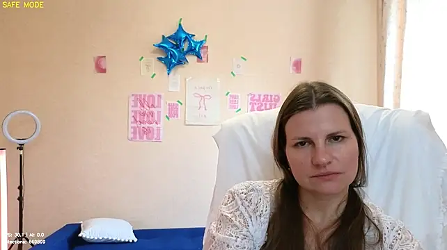 Chat +18 de Mirabelle_Velvet ao vivo