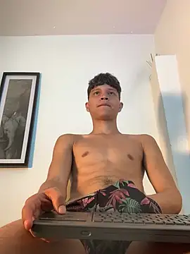 Chatroom XXX en direct de Twinkcock22