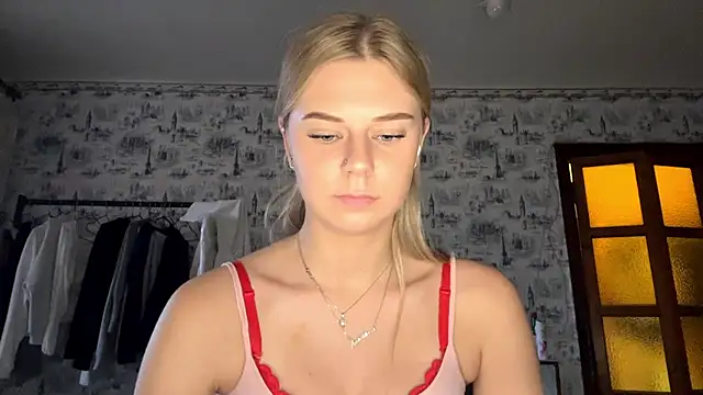 HoneysPiee's Live XXX Chat