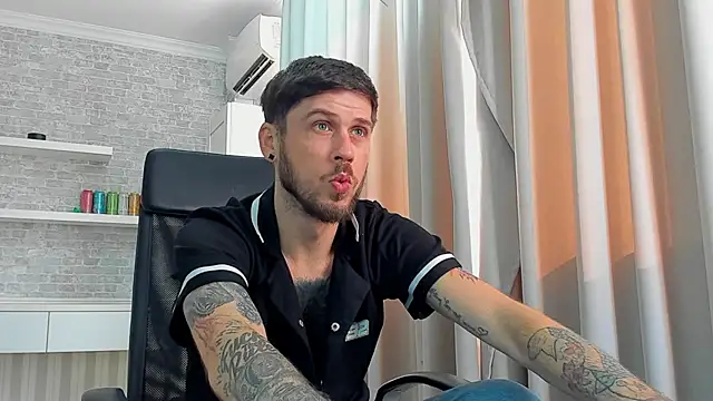 แชท XXX สดของ JonahShaw