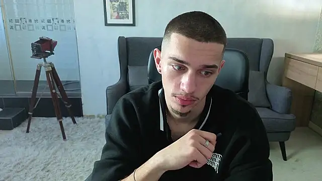 Chatroom XXX en direct de KaydenDrew